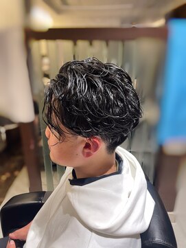 エヌドットバーバー ギンザ(N.BARBER GINZA) ツーブロック/マッシュパーマ/センターパート