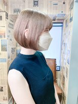 シック(Chic)&nbsp;ミニボブボブショート斜めバングプラチナベージュマニッシュボブ