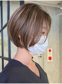 ショートカットくびれショート前下がりボブベージュカラー40代◎