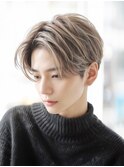 フェザーショート 刈り上げセンターパート ブリーチデザイン