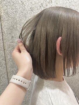 コモン(common) ボブ×透明感ベージュカラー