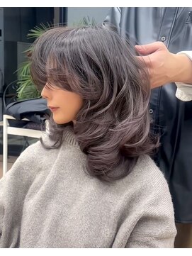 ヌエン 渋谷(NU/EN) 重めミディアムレイヤーカット/バタフライレイヤー/ハイライト