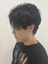 ヒュイル バイ ニアウ(Hwyl by Niau) MEN’S HAIR/サーフカール/刈り上げセンターパート/伊勢崎