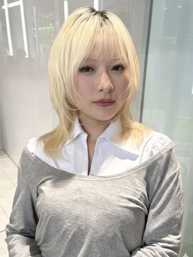 ノラ シンディ(NORA CYNDY) ブリーチハイトーンカラーブロンドレイヤーカットハッシュカット