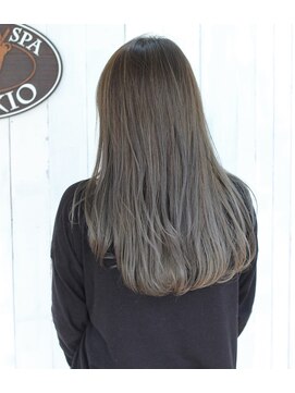 ヘアアンドスパピノキオ(HAIR&SPA PINOKIO) シルキープラチナグレー☆