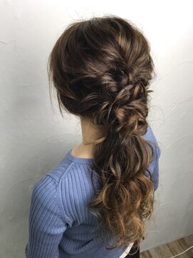 アクネ(ACNE) ゆるふわポニーテールアレンジ
