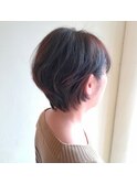 綺麗なシルエットで見せる大人のショートボブ！