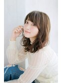 透け感たっぷりのグレージュカール