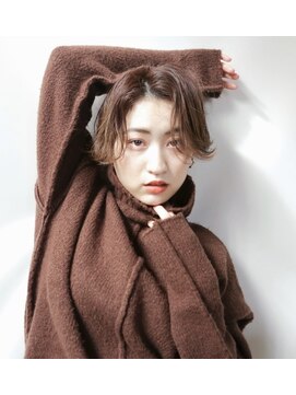 エヌ トーキョー(enu TOKYO) センターパートで大人っぽく　ショコラベージュカラー