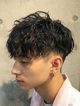 ウェイビーエフティフィフス 横浜西口(WAVEY ft.fifth) 刈り上げメンズマッシュセンターパートツイストスパイラルパーマ