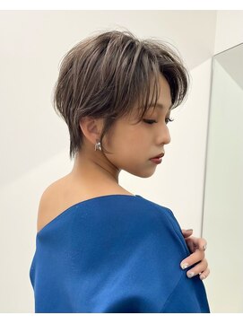 イヴォークトーキョーオーサカ(EVOKE TOKYO osaka) くびれショート 大人 抜け感 おしゃれ ハイライト グレージュ