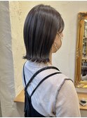 くすみベージュ×切りっぱなしボブ
