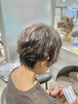 オナー(honor) 大人かわいい小顔ショートパーマ抜け感ベージュナチュラル透明感