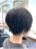黒髪でも軽いく見えるショート