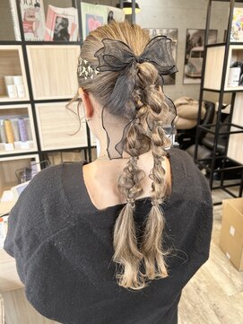 ヘアメイク ゼロ(0) ツインポニーアレンジ
