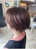 ひし形ショートボブ×ピンクベージュ