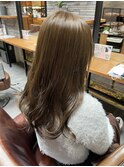 アッシュオリーブベージュ×20代ふわふわスタイリング