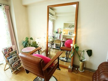 ヘアサロン 美髪(mikami)の写真/ゆったりとした個室空間で女性スタイリストによるマンツーマン施術◇リラックスしながら美髪を実現☆