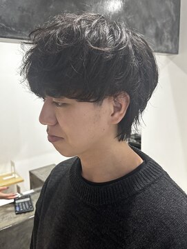 ヒュイル バイ ニアウ(Hwyl by Niau) メンズマッシュパーマニュアンスパーマシャドウパーマ刈り上げ