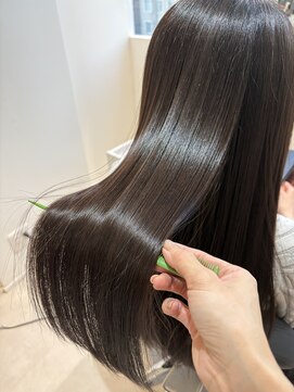 エミュスト(Emuest) 髪質改善 酸性ストレート 韓国 トリートメント