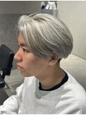 刈り上げツーブロックセンターパートマッシュホワイトシルバー
