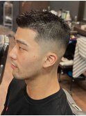 スキンフェード×アップバングショート｜王道バーバースタイル
