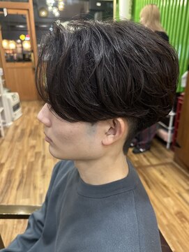 ヘアスタジオ ロメオ(hair studio Romeo) センターパートフェザーパーマニュアンスフェザー