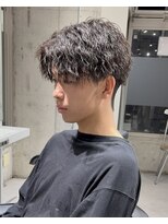 ハイプ(HYPE)&nbsp;フェザーパーマ/センターパート/シャドウパーマ/眉毛