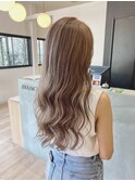 ツヤ感ベージュ×バレイヤージュカラー