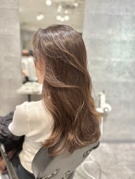 アンダーバーホワイト(_WHITE) 色気レイヤーとアッシュベージュ