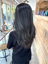 ルームスヘアー(Rooms Hair)&nbsp;グレー×シルバーのコントラストハイライト