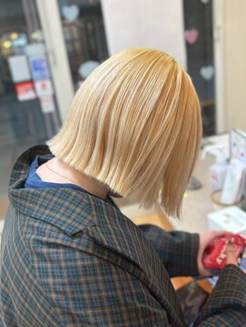 ヒラトヤ 肴町店 ミルクティーベージュブリーチカラー似合わせカット大人ショート