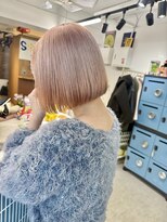 ヒビヲ(HIBIO)&nbsp;切りっぱなしボブタッセルボブダブルカラーピンクベージュカラー