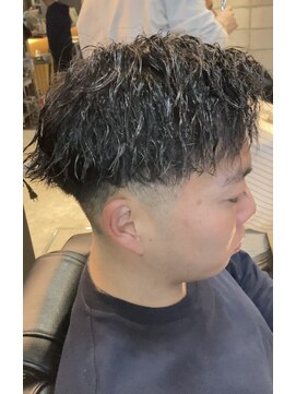 フランクスバーバー アンド ビアークラブ(FRANK'S BARBER and BEER CLUB) キレイめ黒髪ツーブロックフェードツイストスパイラルパーマ I