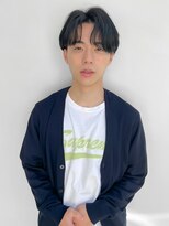 センターパート 韓流ヘア 毛流れパーマ 刈り上げセンターパート