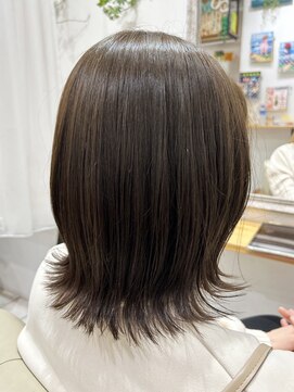 コンフィープラス(comfy plus) 大人かわいいミディアムボブハイライトカラー脱白髪染めくびれ