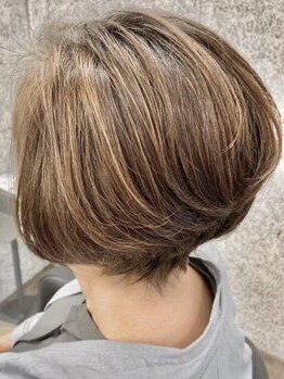 ハイライト 吉塚店の写真/派手になり過ぎず大人の魅力を引き出すカラーを提供！ダブルカラーや白髪を活かした『白髪ぼかし』が人気◎