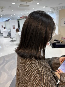 エアー 青山(AIR) レイヤーカット／ミディアムレイヤーカット