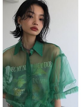 シャンプー 本店(SHAMPOO) ラフな動きのくびれ外ハネミディウルフ