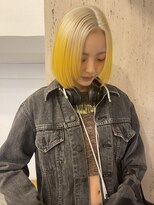 イェッカ パビル(YECCA pabil)&nbsp;ブロンドからイエローのルーツカラー（ブリーチ２回）