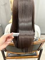 カミエ(kamie)&nbsp;セミロングの大人っぽいブラウンカラー×透け感のあるスタイル