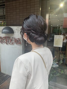 イロ(Ilo) クラシックロールシニヨン