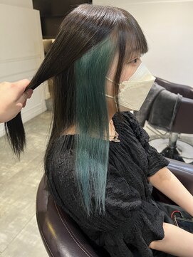 イリ 梅田(ili) エメラルドグリーン