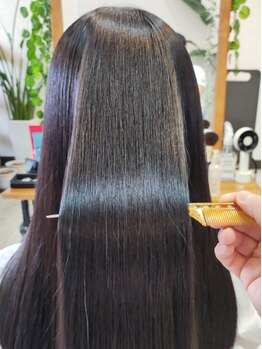 グラムヘア(GLAM HAIR)の写真/【六本松駅徒歩3分】"縮毛矯正"と言えばGLAM HAIR!髪質改善もしながら理想のサラ艶髪に仕上げます♪