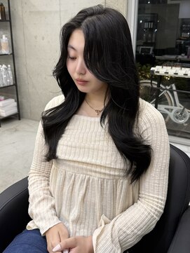 リリアン(ReLien) たっぷりレイヤーで魅せる、上品くびれレイヤー