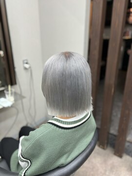 エミーバイモアムー(Emmie byMoremuu) 【あいり】ホワイトシルバー