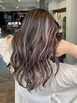 ノラ ウメダ(NORA UMEDA)&nbsp;【NORA UMEDA 高木】ホワイトの都会的なコントラストハイライト