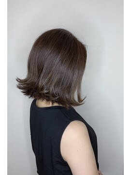 モルニ(MORNI) グレージュ_マロンベージュ Aラインボブ かきあげ