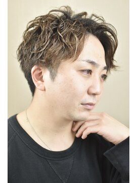 レ ギャルソン 仙台店(Les Garcons) 前下がりセンターパートノーブリーチカラースパイラルパーマ