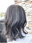 大人かわいいバレイヤージュブリーチハイライトアッシュブラウン